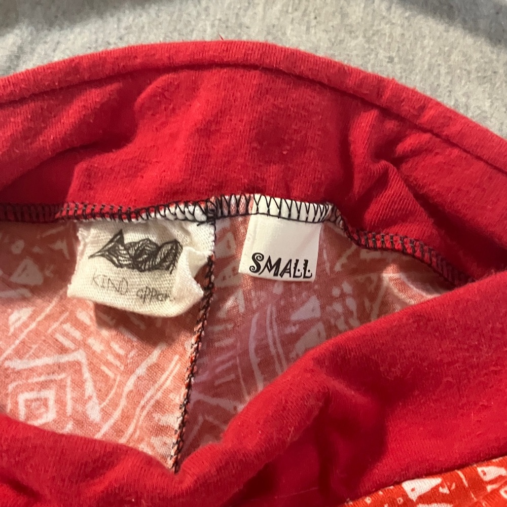 Red and White Patterned Capris - Picture 3 of 4
